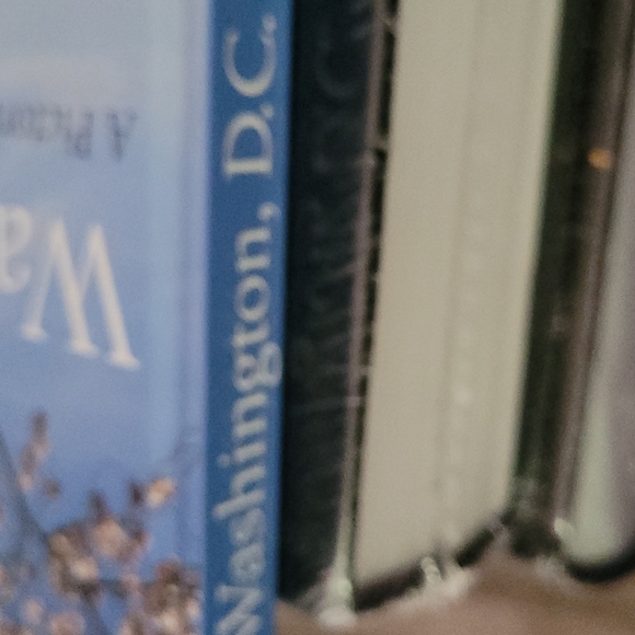 Washington D.C. pictures hardcover book - Picture 3 of 3